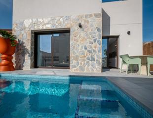 Chalet  Calle la dolores. Viilla de 3 dormitorios 2 baños, piscina, en villamartin  orihue