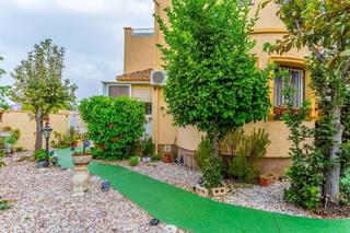 Xalet a Los Balcones-Los Altos. Chalet independiente con vistas al mar en orihuela costa  tu nue