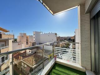 Appartement à Calle de campoamor. Apartamento en torrevieja a 500 metros de la playa de 3 dorm. 2