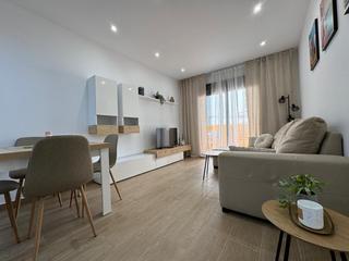 Apartament a Calle arquitecto laramendi. Seminuevo apartamentoo en torrevieja con superficie 87 m2. pisci