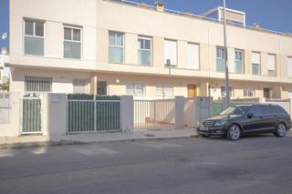 Dúplex a Calle cardamomo 2. Duplex de 3 dormitorios 2 baños, piscina comunitaria en orihuela