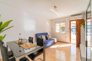 Casa adossada a Calle josé lorca garcía. Adosado de 2 dormitorios 1 baño  en altos del limonar torrevieja
