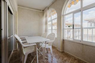 Apartament a Calle san miguel de salinas. Tu paraíso en el ático de 2 dormitorios 1 baño en torrevieja!