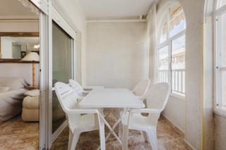 Apartament a Calle san miguel de salinas. Tu paraíso en el ático de 2 dormitorios 1 baño en torrevieja!