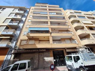Appartement  Calle gumersindo. Acogedor apartamento en torrevieja, ideal para disfrutar del sol