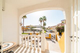 Maison à Calle fluorita. Bungalow de 2 dormitorios 2 baños de planta baja en orihuela cos