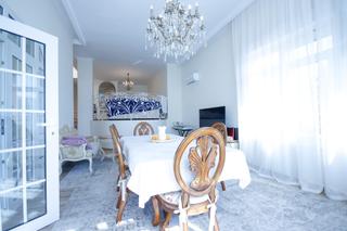 Chalet  Carrer de juan ramón jiménez 35. Villa de 4 dormitorios, 3 baños, piscina y jardín en dehesa de c