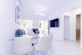 Apartament  Calle santander 3. Apartamento de 2 dormitorios con piscina comunitaria en torrevie