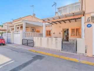 Casa en Calle la sagra 49. Bungalow de 2 dormitorios 1 baño en torrevieja encanto mediterrá