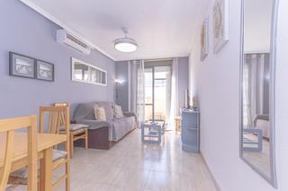 Lloguer Apartament  Calle san pascual 265. Se alquila ático de 2 dormitorios 1 baño en torrevieja por largo