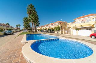 Haus in Calle fluorita. Bungalow de planta baja en orihuela costa