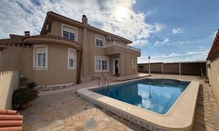 Chalet in Avenida velázquez. Chalet en torrevieja  chaparral tu refugio soñado en el chaparra