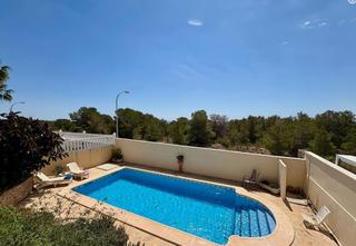 Chalet in Calle canal de la mancha 19. Chalet de 2 dormitorios y 2 baños en villamartín  rioja orihuela