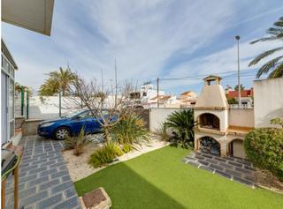 Casa in Calle suecia 66. Se vende casa en mil palmeras orihuela costa con gran terraza