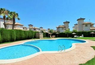 Maison jumelée à Calle rubí. Adosado de 3 dormitorios y 2 baños en orihuela costa la regia