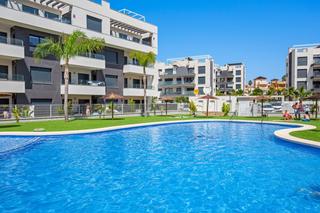 Apartamento en Calle parranda. Apartamento de 2 dormitorios 2 baños en villa martin orihuela co