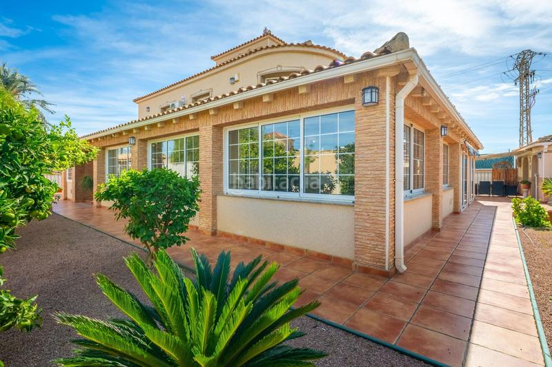 Foto 3ec84f81-8850-44d0-8c5f-fd68dc0f4d6c. Chalet con riscaldamento parcheggio piscina in Zona Carrefour - Urbanizaciones Torrevieja