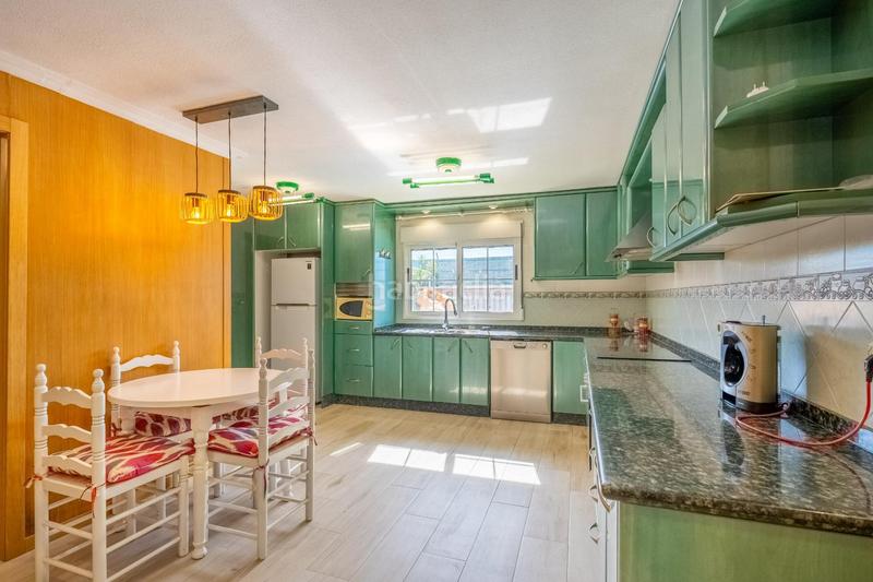 Foto 8f138421-44e4-4ece-8936-c39143f387e5. Chalet con riscaldamento parcheggio piscina in Zona Carrefour - Urbanizaciones Torrevieja