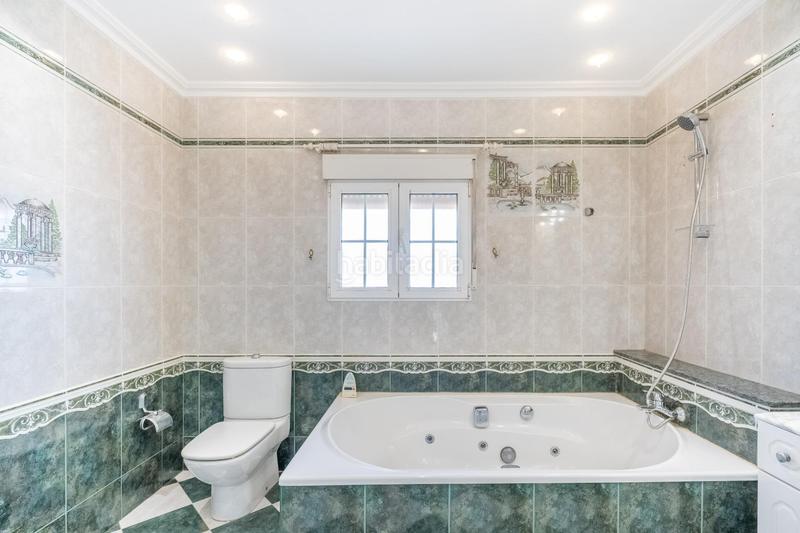 Foto c21099f9-86b9-4695-8335-ff9e93776ccb. Chalet con riscaldamento parcheggio piscina in Zona Carrefour - Urbanizaciones Torrevieja