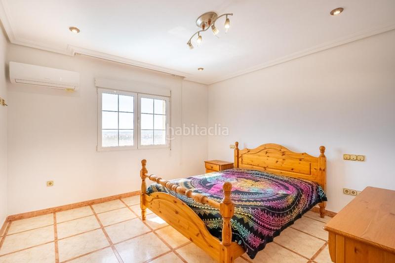 Foto ee05e8a0-b0ca-4307-bf7f-fd6d44b5af15. Chalet con riscaldamento parcheggio piscina in Zona Carrefour - Urbanizaciones Torrevieja