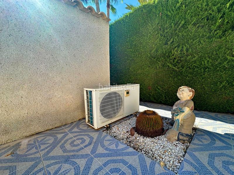 Foto 1006829c-16f2-42d2-8ee7-915b3752367e. Chalet in calle diego vázquez in Playa Flamenca Orihuela