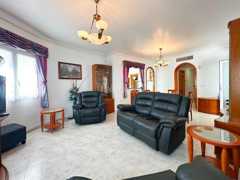 Foto 2f77922c-d548-469a-b3c0-7cfcd076eaf5. Chalet in calle diego vázquez in Playa Flamenca Orihuela