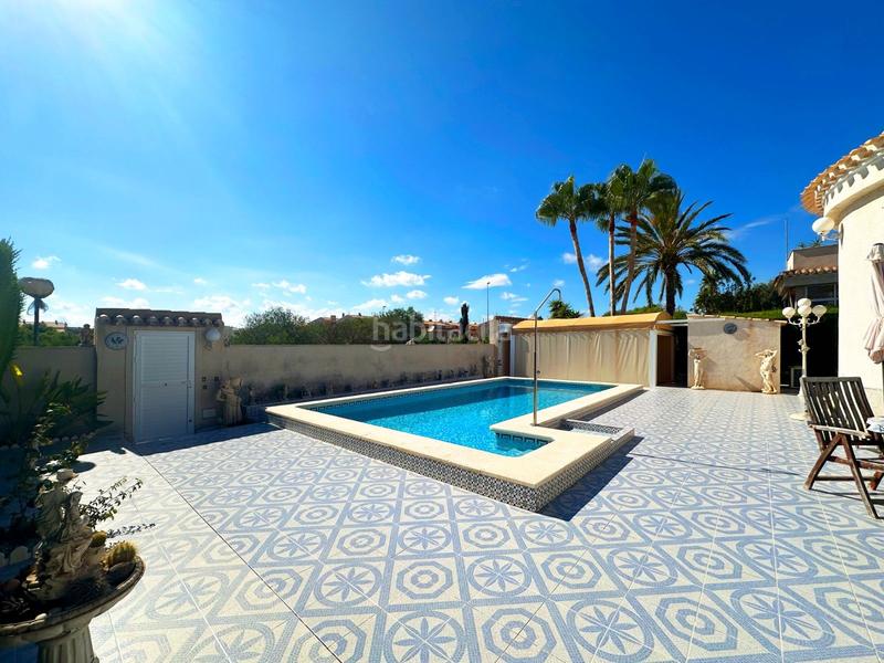 Foto 4c2d2f3d-23c7-4b61-93e3-5fe943270e78. Chalet in calle diego vázquez in Playa Flamenca Orihuela