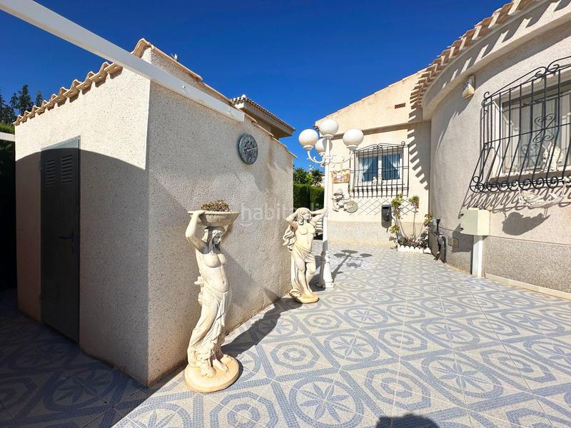 Foto 57d72991-d071-4aa0-8079-04498702694b. Chalet in calle diego vázquez in Playa Flamenca Orihuela