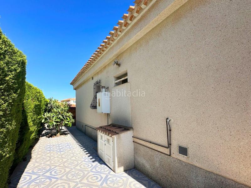 Foto 714bea4b-f0ca-4ae3-bdaf-ac125ffb135e. Chalet in calle diego vázquez in Playa Flamenca Orihuela