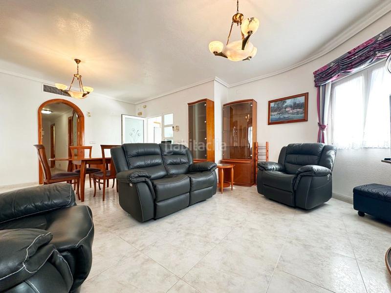 Foto 916feee2-fac6-41be-bbd5-eaad2bd53b85. Chalet in calle diego vázquez in Playa Flamenca Orihuela