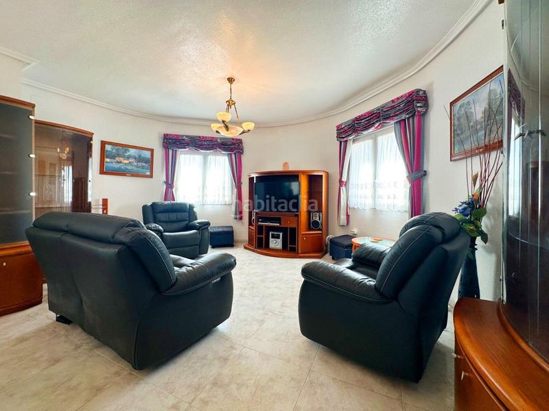 Foto deb4cecd-efdc-4562-a795-fd59336f50d3. Chalet in calle diego vázquez in Playa Flamenca Orihuela