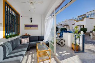 Casa  Calle arco iris. Bungalow de 3 dormitorios y 2 baños en la florida orihuela costa
