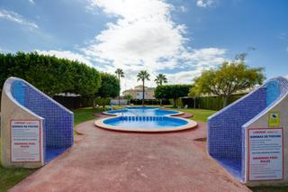 Maison  Calle de víctor garcía villalgordo. Bungalow planta baja con 2 dormitorios y 1 baño en torrevieja lo