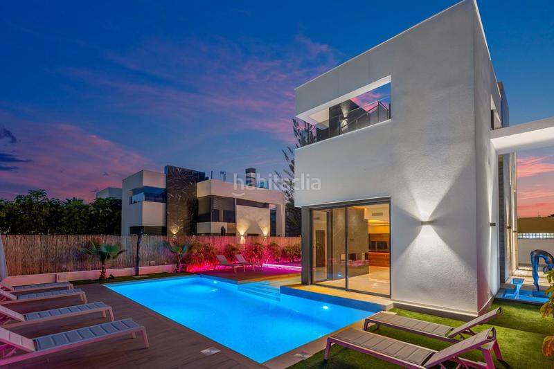 Foto 4ad4a46d-b04e-4d53-98da-483d8a28d4dc. Chalet in calle calle de lope de vega in Zona Carrefour - Urbanizaciones Torrevieja