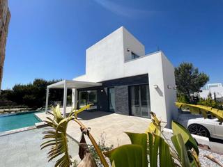 Chalet  Las colinas golf. Villa de 3 dormitorios 3 baños en colinas golf  orihuela costa