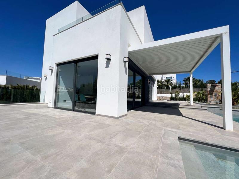 Foto ec4bf98c-06e2-4d8a-b3a5-c8fe706256ce. Chalet villa de 3 dormitorios 3 baños en colinas golf costa en Orihuela