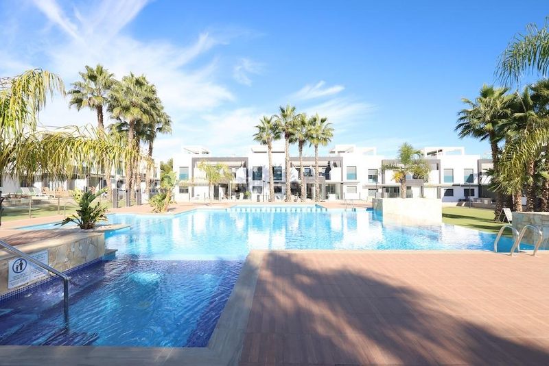 Foto 509468b9-f310-4ae0-a1ed-a74d3396a771. Apartament amb aparcament piscina a La Zenia Orihuela