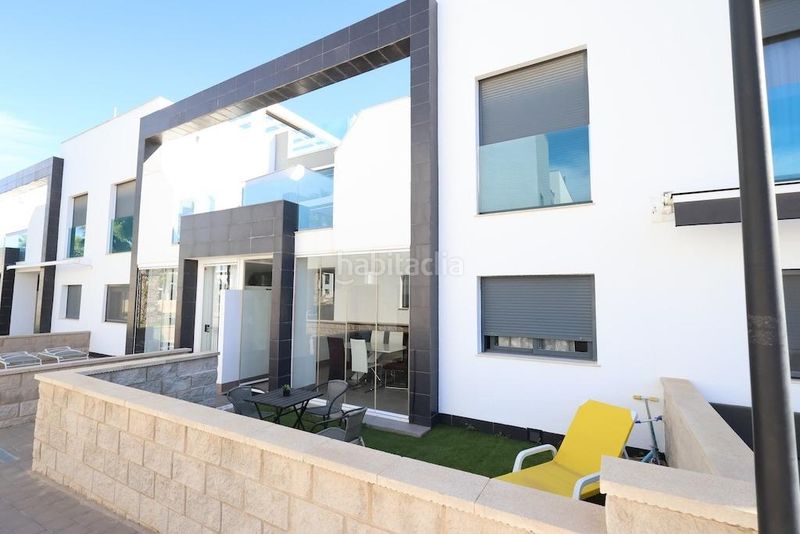 Foto bd9f2f9d-fc87-48a3-8bec-3dcfb997d950. Apartament amb aparcament piscina a La Zenia Orihuela