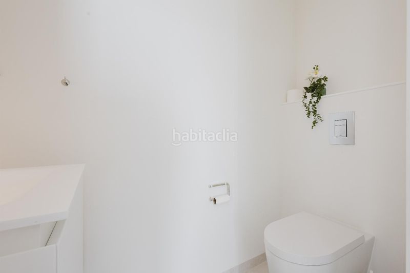 Foto 3cc5ef4a-3e1e-43ea-8463-349070758b91. Chalet villa de 5 dormitorios y 6 baños con piscina privada en las colinas golf costa en Orihuela