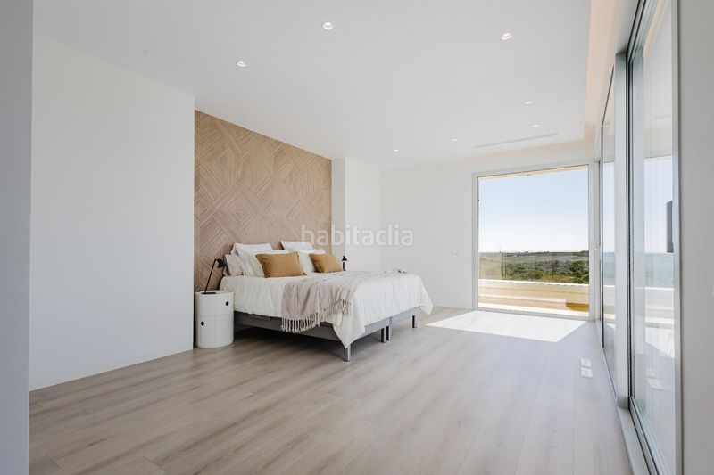 Foto 3da0b8fc-75d3-4982-a5f6-b03902f78b02. Chalet villa de 5 dormitorios y 6 baños con piscina privada en las colinas golf costa en Orihuela