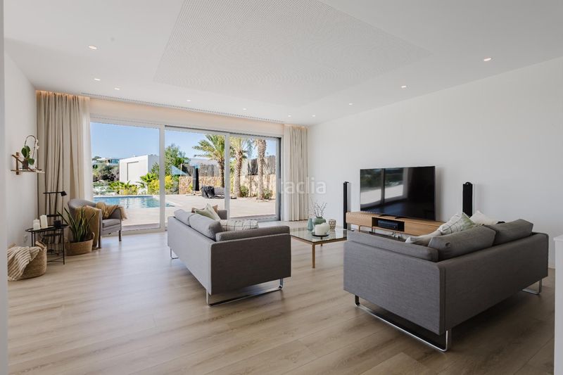 Foto 4a592c2d-1913-48b8-99be-14048a7afc38. Chalet villa de 5 dormitorios y 6 baños con piscina privada en las colinas golf costa en Orihuela
