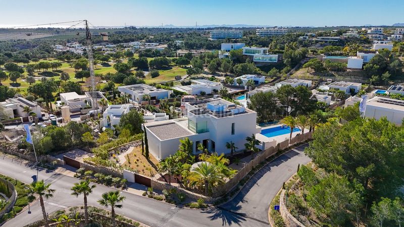 Foto 50e97317-5c66-4da3-a9dd-50ccbf208070. Chalet villa de 5 dormitorios y 6 baños con piscina privada en las colinas golf costa en Orihuela