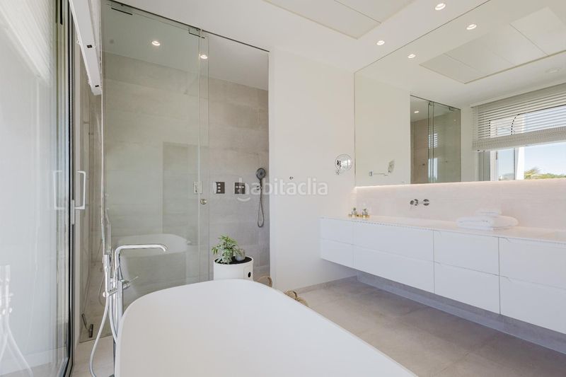 Foto 64dd832d-e43c-41a0-bec1-e150468436bd. Chalet villa de 5 dormitorios y 6 baños con piscina privada en las colinas golf costa en Orihuela