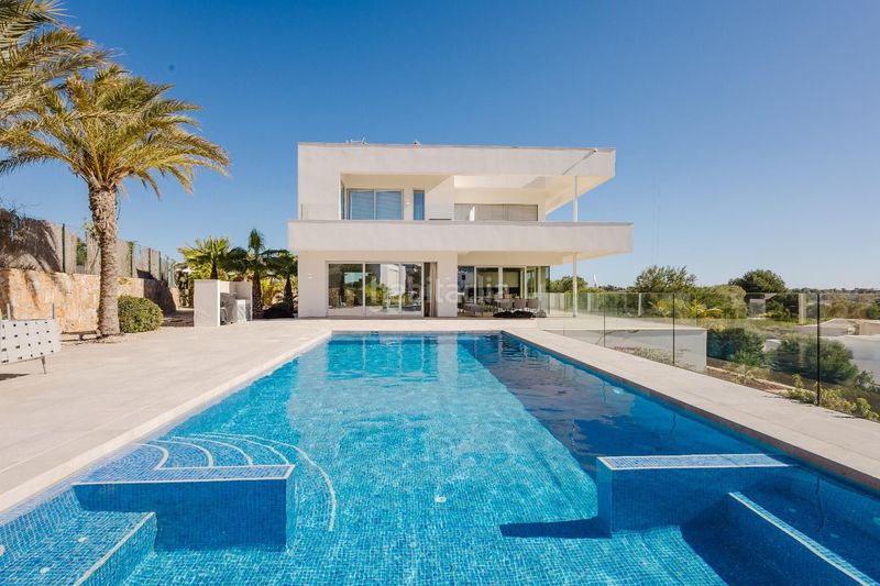 Foto a3a36d76-b707-49e6-9334-393cac6954d6. Chalet villa de 5 dormitorios y 6 baños con piscina privada en las colinas golf costa en Orihuela