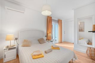 Rent Apartment in Avenida de las habaneras 10. Apartamento de 3 dormitorios 2 baños, garaje, se alquila como tu