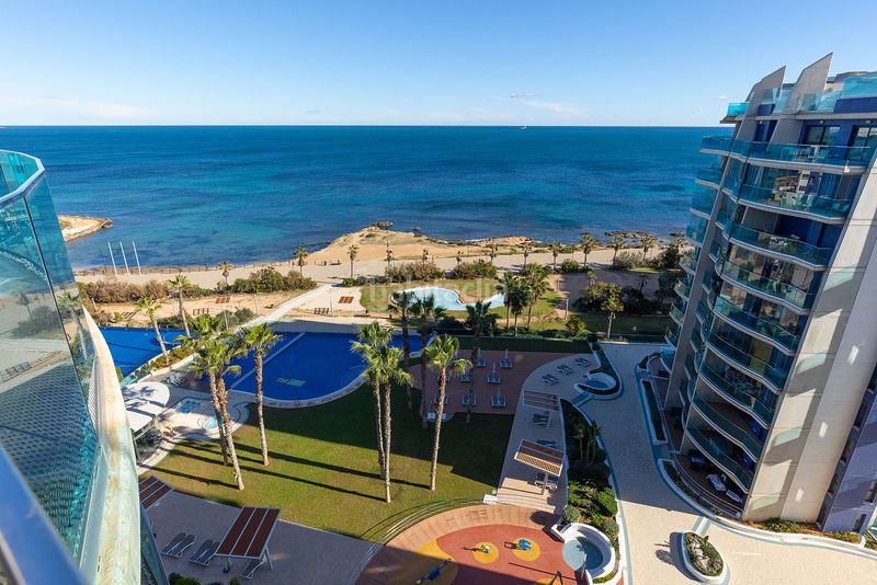 Foto 411ea008-b85f-4d85-98c1-69e30b71030d. Àtic amb piscina a Punta Prima Torrevieja
