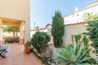 Chalet in Calle mimosas. Villa en la playa de la mata torrevieja