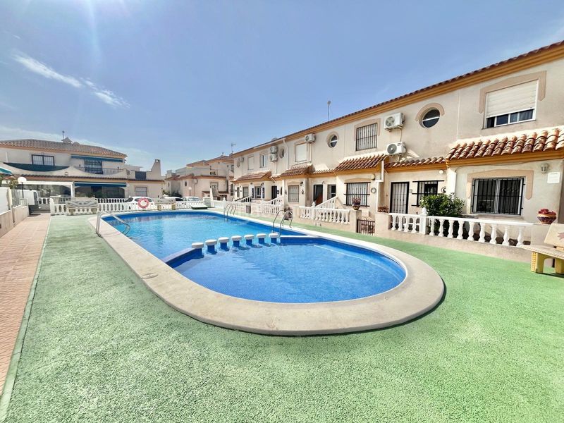 Foto 50d69b36-f554-4977-8fc4-d1f5cc1c9c9f. Dúplex amb aparcament piscina a Playa Flamenca Orihuela