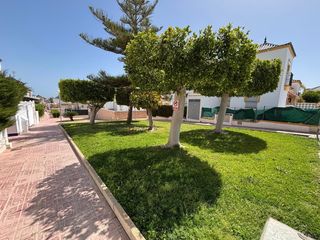 Casa adosada  Calle calle sagra. Adosado de 4 dormitorios, 2 baños en los altos orihuela costa co