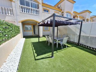 Casa  Calle francisco soribella lopez. Encantador bungalow en torrevieja con piscina comunitaria y todo